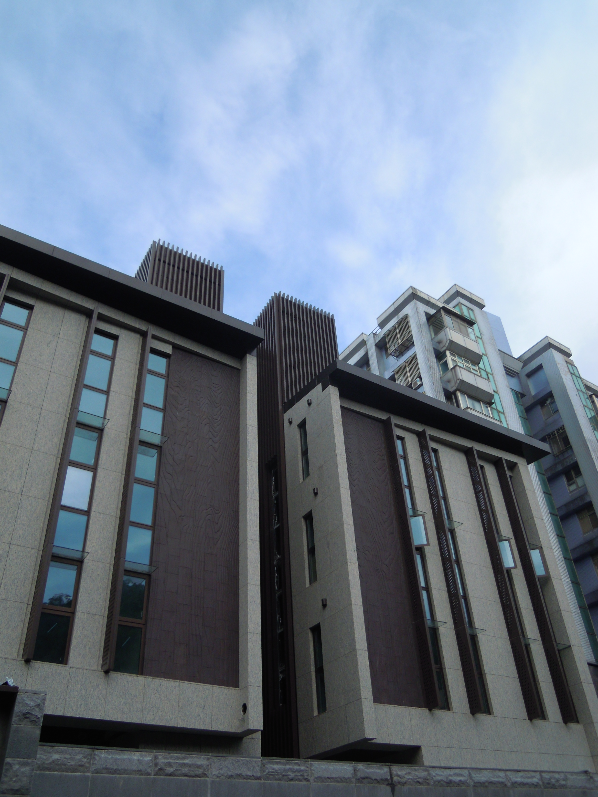 2013 德宏建設陽明山住宅外觀陶壁 「木紋陶壁」